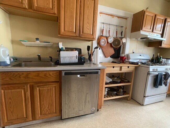 1515 Beacon St, Unit 3 in Brookline, MA - Building Photo - Building Photo