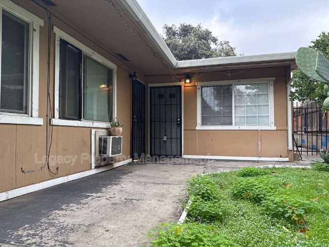3715 46th Ave in Sacramento, CA - Foto de edificio - Building Photo