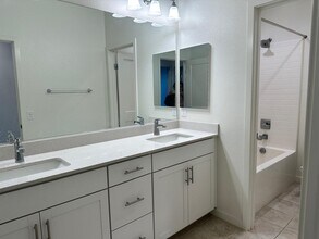 140 Farmhouse Dr in Simi Valley, CA - Building Photo - Building Photo