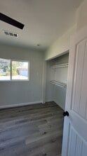9948 Bevis Ave, Unit 1/2 in Mission Hills, CA - Foto de edificio - Building Photo