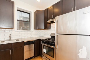 428 W Surf St, Unit 1C in Chicago, IL - Building Photo