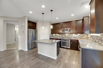 173 Brighton Hls Ave in Henderson, NV - Building Photo - Building Photo