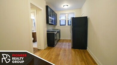 4032 N Ashland Ave, Unit 4038.5-E2 in Chicago, IL - Building Photo - Building Photo