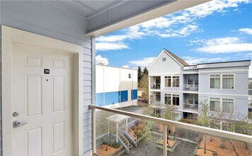 910 Gladstone St, Unit 311 in Bellingham, WA - Building Photo - Building Photo