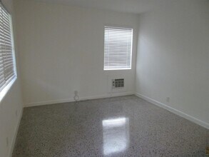 1118 N H St, Unit 2 in Lake Worth Beach, FL - Building Photo - Building Photo