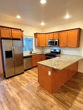 450 SW 3rd Ave in Canby, OR - Building Photo - Building Photo