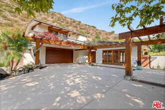 5942 Paseo Cyn Dr in Malibu, CA - Building Photo - Building Photo