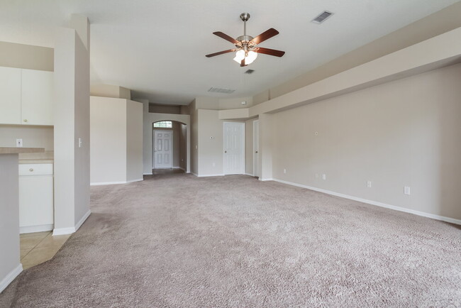 13731 Ogakor Dr in Riverview, FL - Building Photo - Building Photo