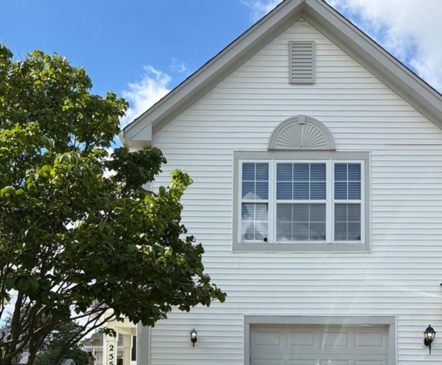 2552 Dickens Dr in Aurora, IL - Building Photo