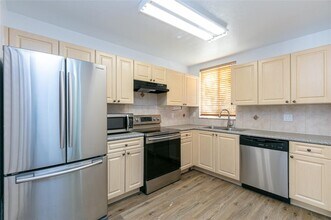 159 Hidden Court Rd in Hollywood, FL - Foto de edificio - Building Photo