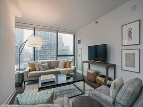 355 W Hubbard St in Chicago, IL - Building Photo - Building Photo