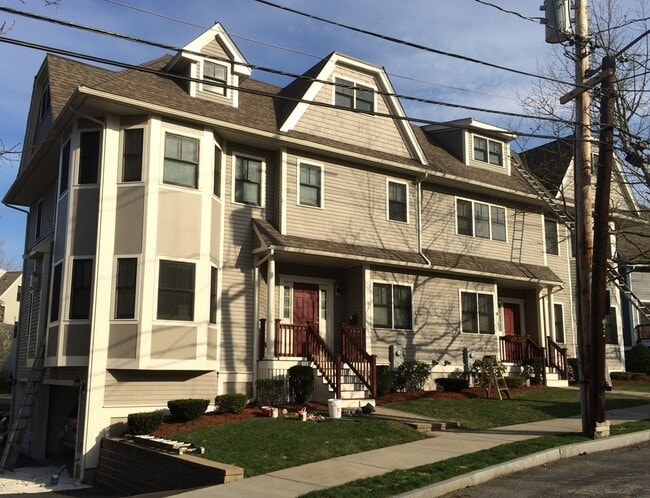property at 18 5th Ave