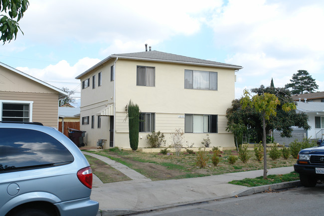 1311 E Garfield Ave in Glendale, CA - Building Photo - Building Photo