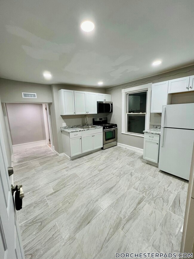 35 Humphreys St in Boston, MA - Building Photo - Building Photo