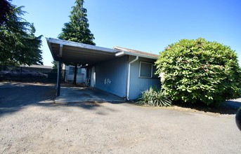 215-231 SE 148th Ave in Portland, OR - Building Photo - Other