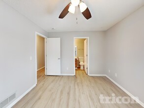 8301 Thomas Ave N in Minneapolis, MN - Foto de edificio - Building Photo