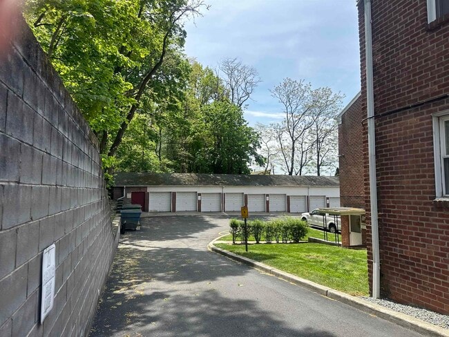 192 Hillside Ave in Leonia, NJ - Building Photo - Building Photo