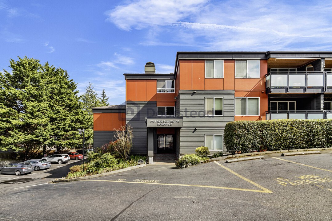 7021 Sand Point Way NE, Unit B213 in Seattle, WA - Foto de edificio