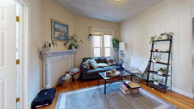 29 Falcon St in Boston, MA - Building Photo - Building Photo