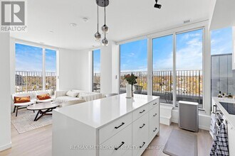 689 The Queensway in Toronto, ON - Building Photo - Building Photo