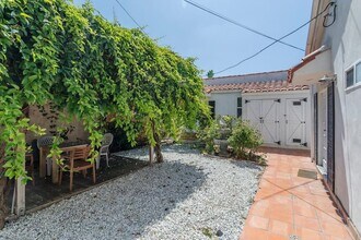 1020 Havenhurst Dr, Unit 1020 in West Hollywood, CA - Building Photo - Building Photo