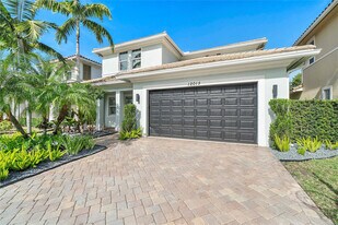 12015 NW 83rd Pl in Parkland, FL - Building Photo