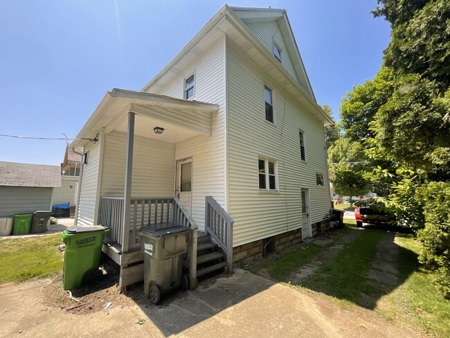 212 Mohican Ave in Orrville, OH - Building Photo - Building Photo