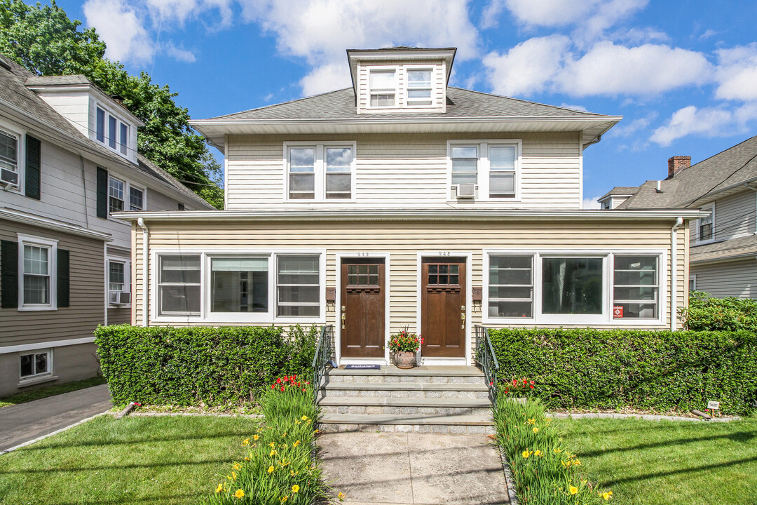243 Purchase St in Rye, NY - Building Photo