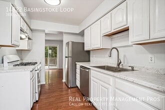 14822 Basingstoke Loop in Centreville, VA - Building Photo - Building Photo