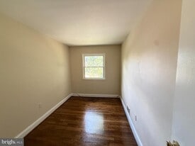 14386 Berkshire Dr in Woodbridge, VA - Building Photo