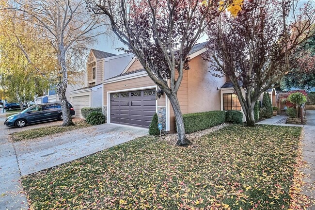 property at 990 Oak Park Dr