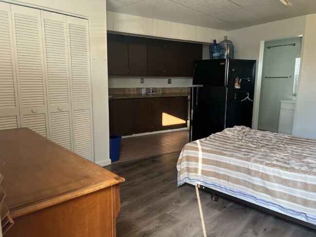 4126 Gardner Dr in Port Charlotte, FL - Foto de edificio - Building Photo