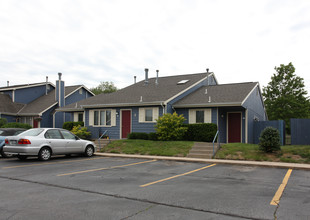 Stonecrest Townhomes in Lawrence, KS - Building Photo - Building Photo