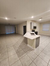 741 Simone Ct, Unit 2 in Haines City, FL - Building Photo - Building Photo