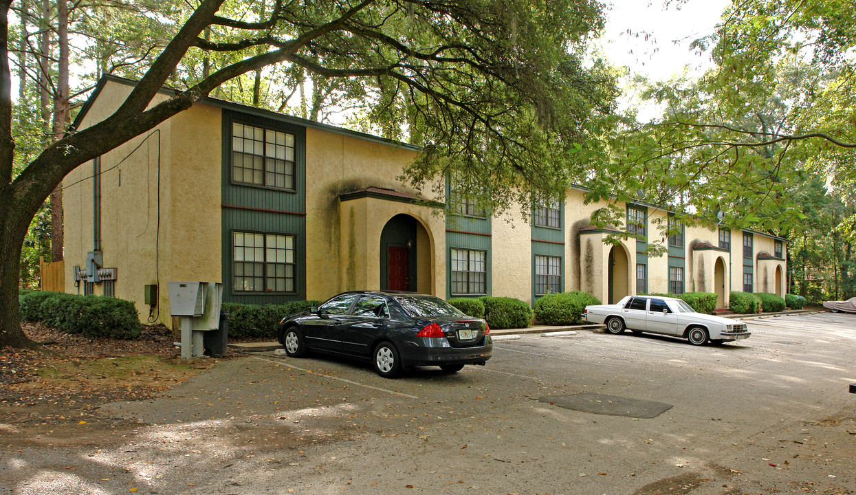 1529 Pullen Rd in Tallahassee, FL - Foto de edificio