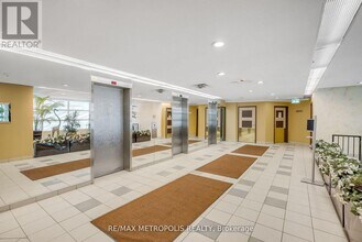 3050 Ellesmere Rd in Toronto, ON - Building Photo - Building Photo