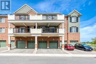 2326 Taunton Rd in Oakville, ON - Building Photo