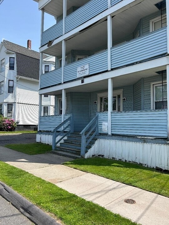 80 Cochran St in Chicopee, MA - Building Photo