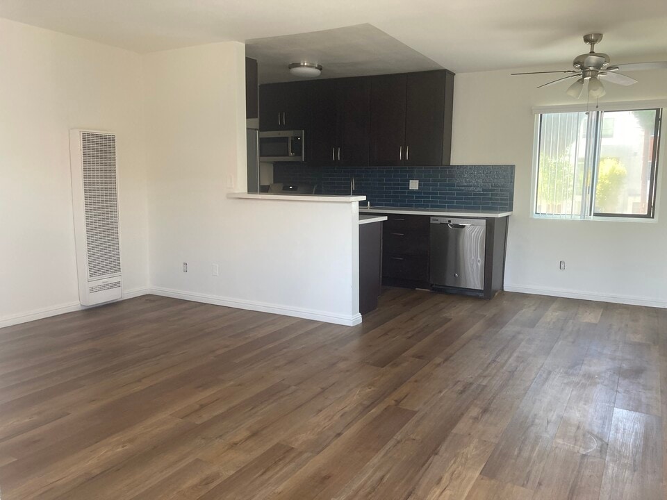 Seville Apartments in Downey, CA - Foto de edificio