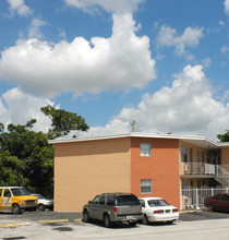 Willowbrook II Apartments in Pembroke Pines, FL - Building Photo - Building Photo