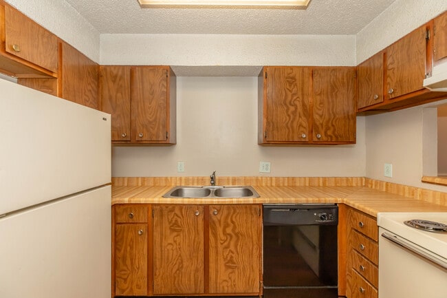 Indiana Village in Lubbock, TX - Building Photo - Building Photo
