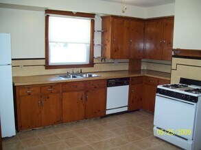 1320 Cranston St, Unit 1st floor in Cranston, RI - Building Photo - Building Photo