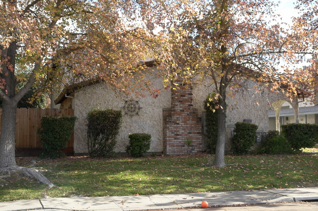 2570 Palm Ave in Atwater, CA - Building Photo - Building Photo