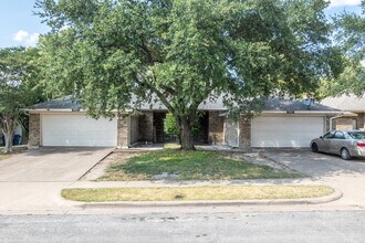 Garden Terrace I Duplexes in Dallas, TX - Building Photo - Building Photo
