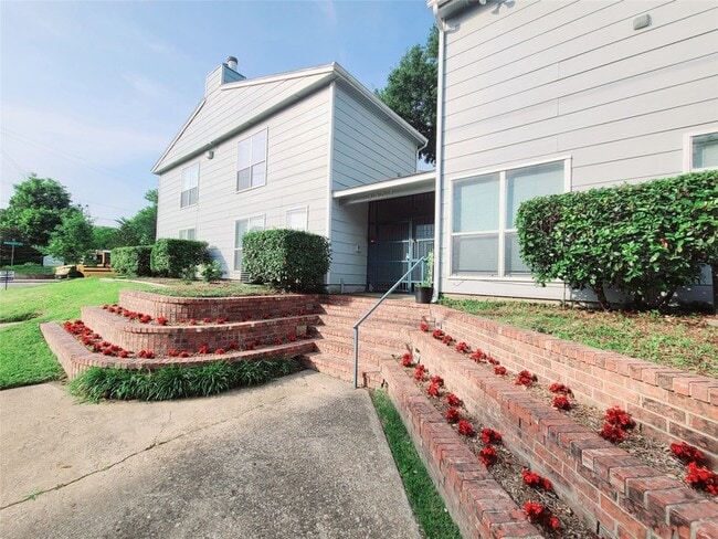 1901 N Fitzhugh Ave, Unit 16C in Dallas, TX - Building Photo - Building Photo