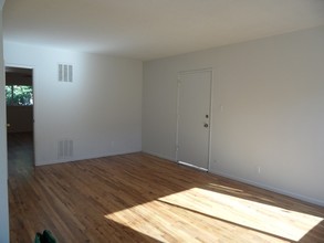 6271 Kester Ave in Van Nuys, CA - Building Photo - Interior Photo