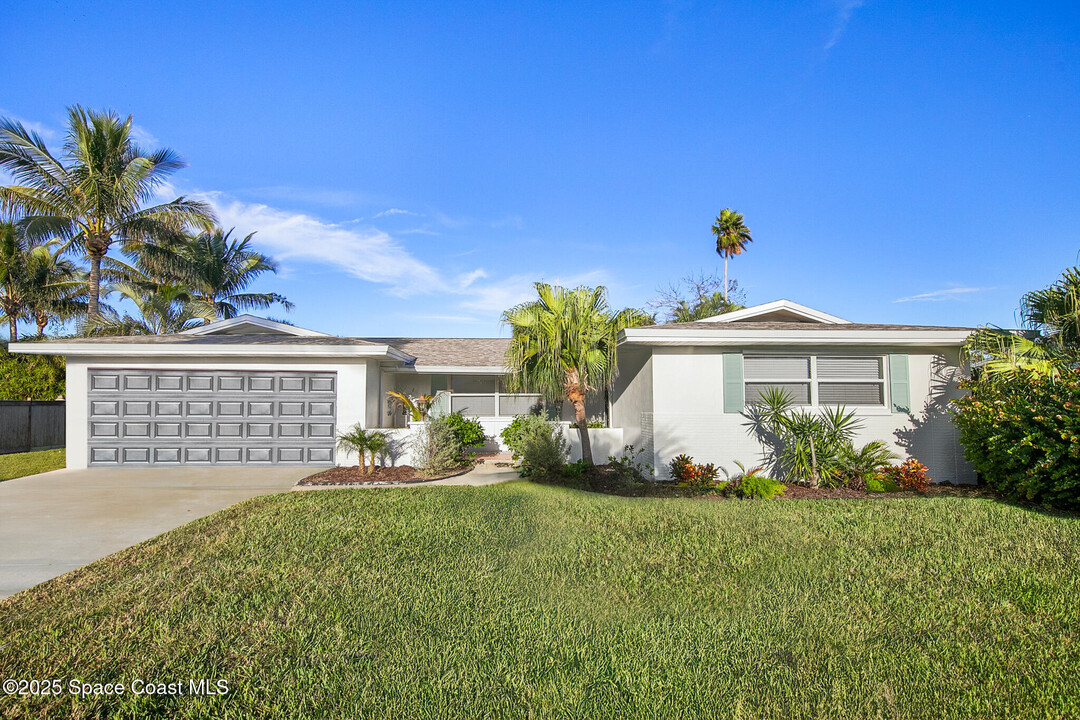 1903 Cedar Ln in Melbourne Beach, FL - Building Photo