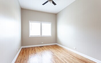 3138 N Sawyer Ave in Chicago, IL - Building Photo - Building Photo