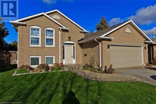 13 Brittany Ct in St Catharines, ON - Building Photo - Building Photo