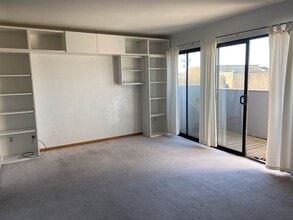 5 Embarcadero W, Unit 215 in Oakland, CA - Building Photo - Building Photo